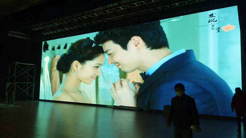 沉浸感的LED顯示屏為影樓業(yè)注入“新時(shí)尚”