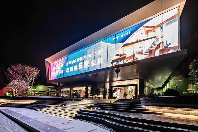 戶外LED透明屏價格是怎樣的，業(yè)內(nèi)人士告訴你