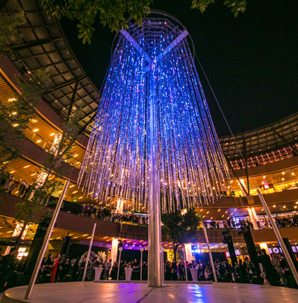 “光影上?！睙艄馑囆g(shù)節(jié)水晶樹(shù)項(xiàng)目